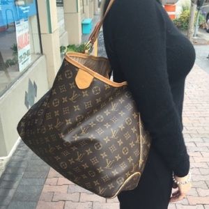 🌸DISCONTINUED 🌸monogram Louis Vuitton hobo
